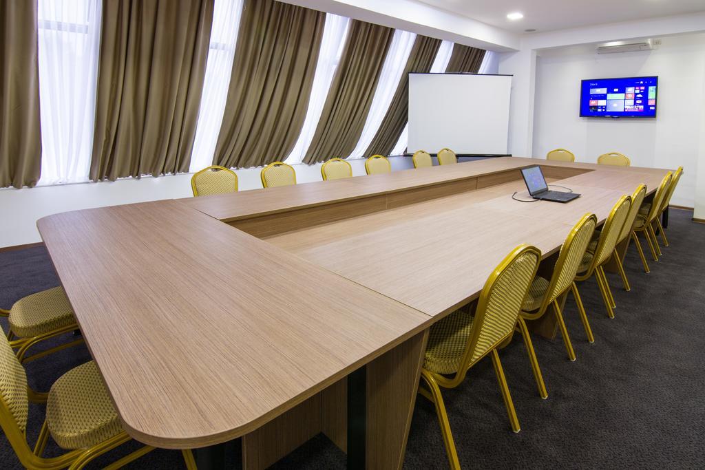Gardenia Hotel & Spa Veles Exterior photo A meeting room at the University of Novi Sad